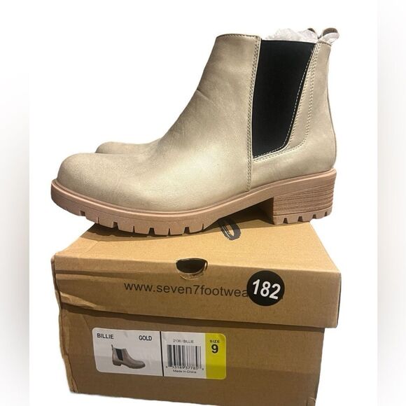 NWT‎ Seven7 women's Billie Chelsea boot metallic gold size 9 women's - Picture 1 of 6